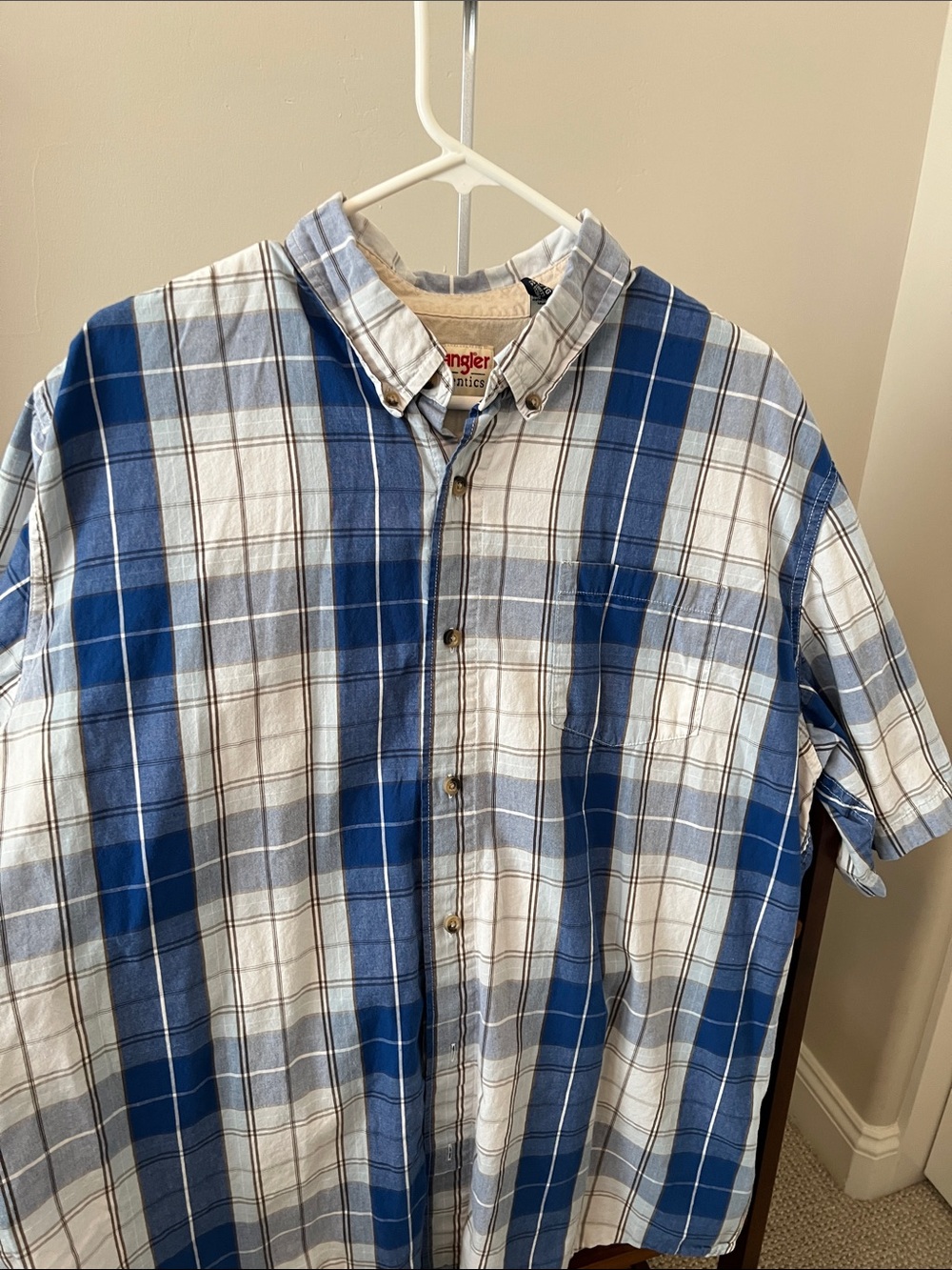 Wrangler Blue and White Plaid Short-Sleeve Button-Up Shirt